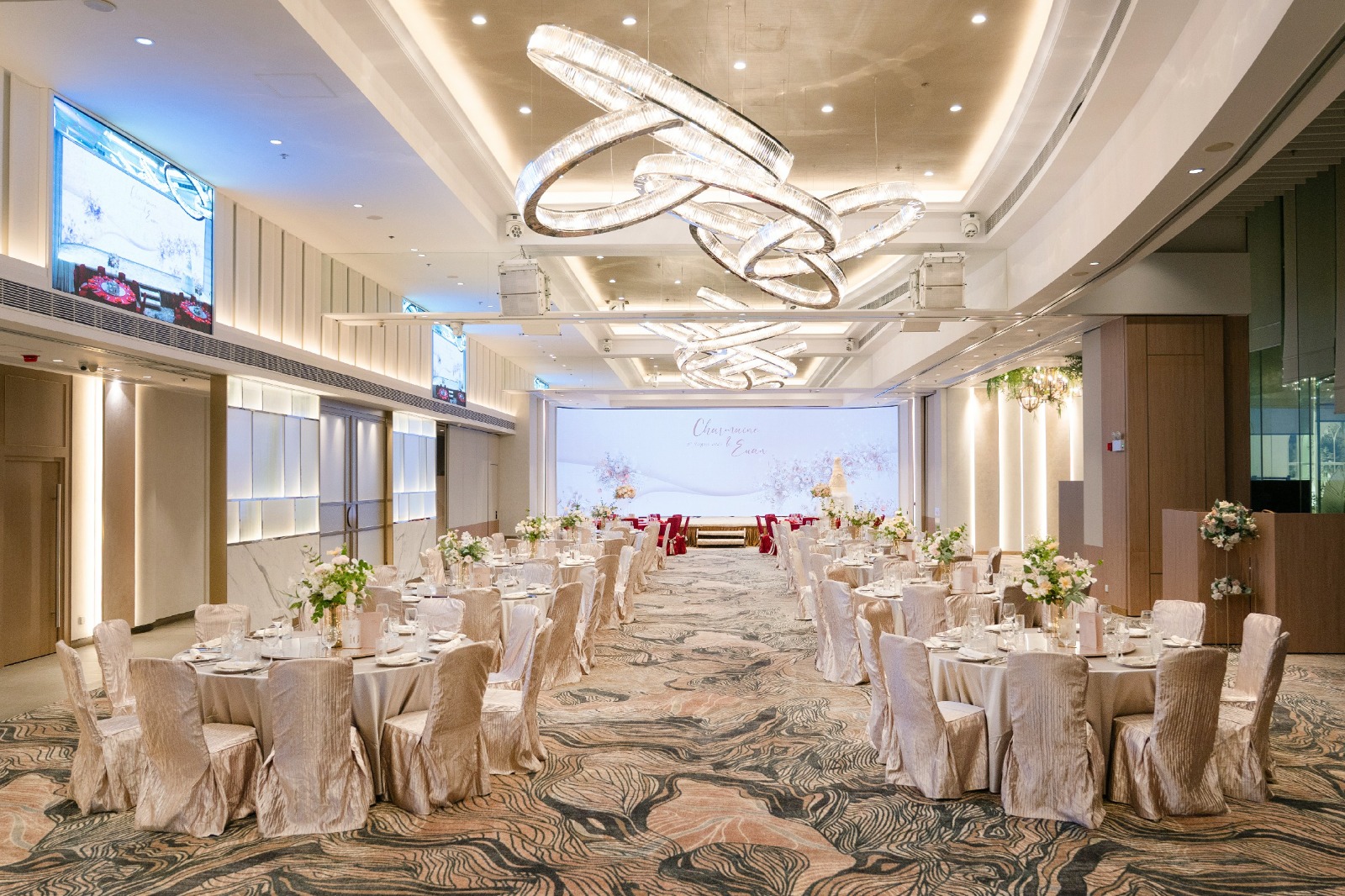 20呎特高無柱殿堂 氣派非凡