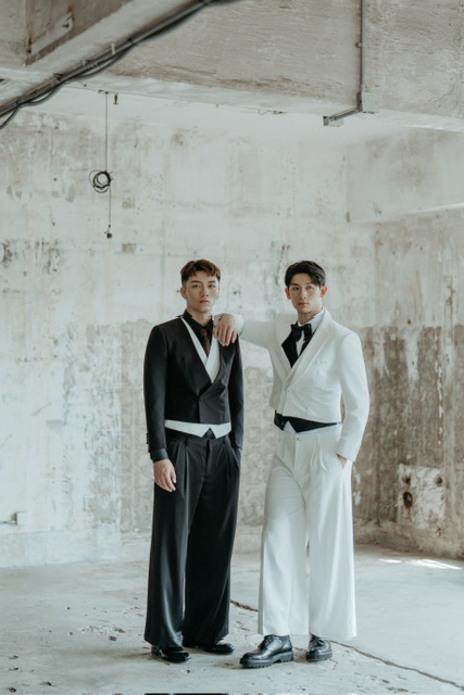 1. 首創短版禮服 (Short-Cut Tuxedos) —— 優化比例的證婚首選