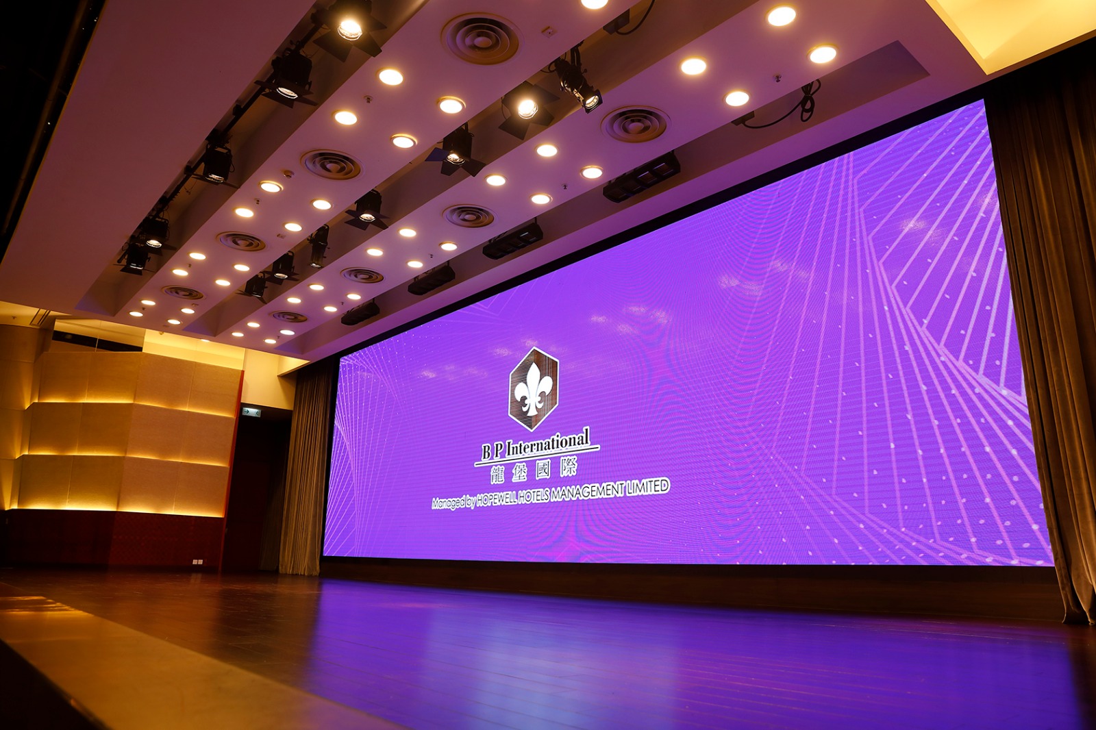 推介尖沙咀千呎無柱式氣派宴會廳 - 龍堡國際 胡應湘宴會廳！