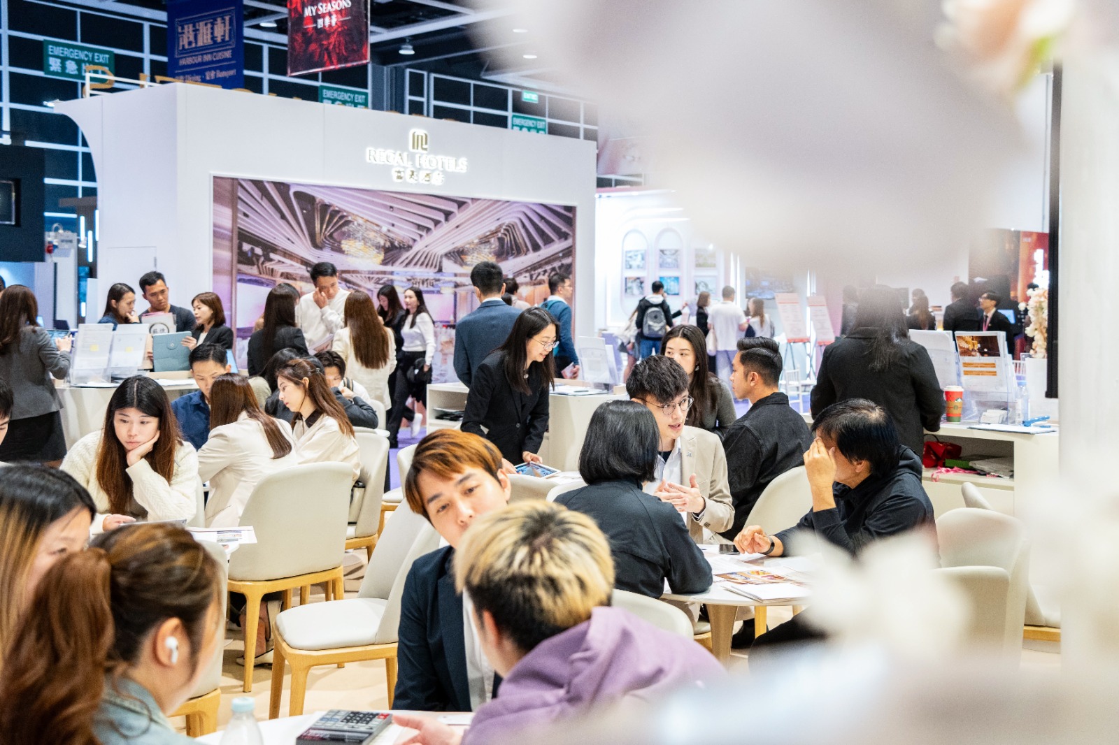 ✨ 亮點 1:150+ 國際及本地星級品牌!特設美容保健專區